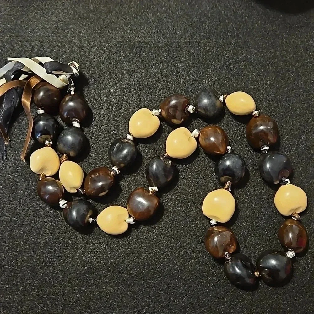 Black‎ and Creamy Kukui Nuts Leis Necklace all Natural 35